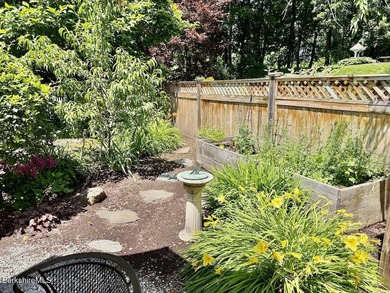 Beautifully designed for one level living and both pristine and - photo 45