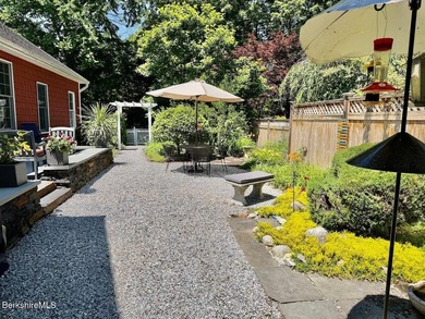Beautifully designed for one level living and both pristine and - photo 46
