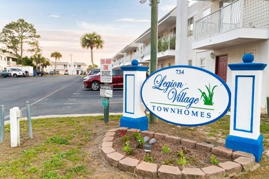 This charming 2-bedroom, 2-bathroom townhouse in the desirable - photo 2