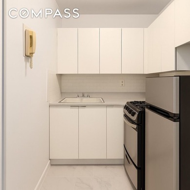 Welcome Home to Unit 4A at 220 East 67th Street Step into this - photo 5