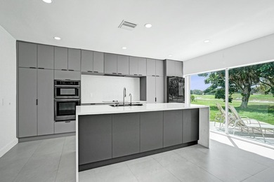 New roof, updated electrical and plumbing, a gourmet kitchen - photo 1
