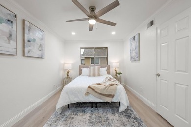 This stunning upstairs townhouse-style condo offers the perfect - photo 14