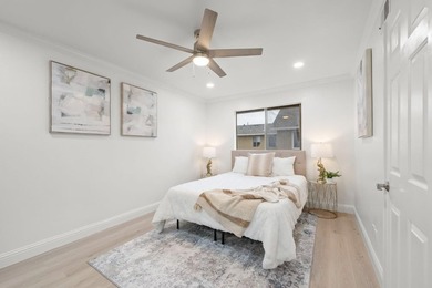 This stunning upstairs townhouse-style condo offers the perfect - photo 15