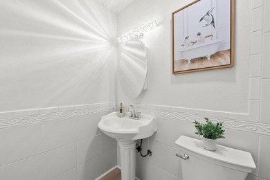 This stunning upstairs townhouse-style condo offers the perfect - photo 20