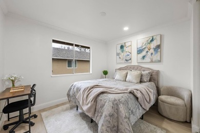 This stunning upstairs townhouse-style condo offers the perfect - photo 23