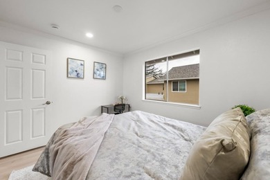 This stunning upstairs townhouse-style condo offers the perfect - photo 24