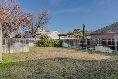 This spectacular brick home has style & comfort! Granite - photo 24