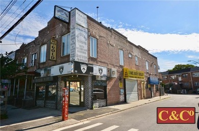 Extremely rare, and well-maintained, mixed-use corner building - photo 1
