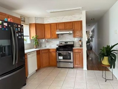 Charming 3-bedroom home featuring 1 full bath and 2 half baths - photo 4