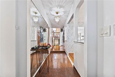 Welcome to this beautifully maintained detached single-family - photo 4