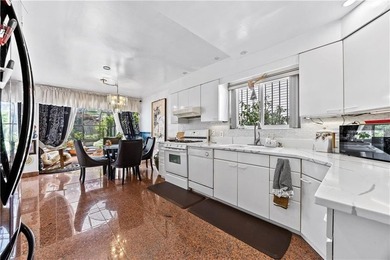 Welcome to this beautifully maintained detached single-family - photo 7