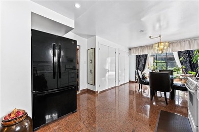 Welcome to this beautifully maintained detached single-family - photo 9