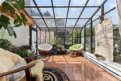 Welcome to this beautifully maintained detached single-family - photo 10