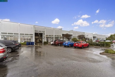 Price improvement! Prime location! This industrial warehouse - photo 12