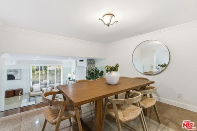 Stunningly renovated townhome overlooking a beautifully - photo 12