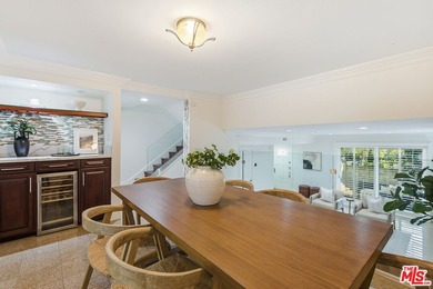 Stunningly renovated townhome overlooking a beautifully - photo 13