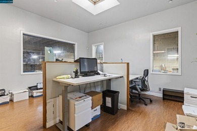 Price improvement! Prime location! This industrial warehouse - photo 17