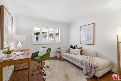 Stunningly renovated townhome overlooking a beautifully - photo 17