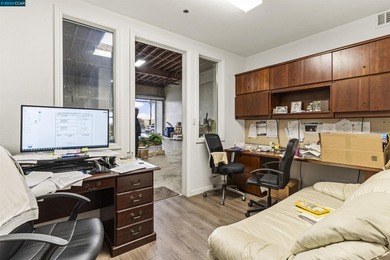 Price improvement! Prime location! This industrial warehouse - photo 18