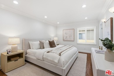 Stunningly renovated townhome overlooking a beautifully - photo 20