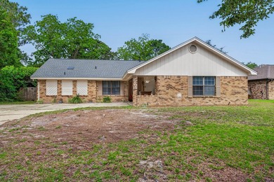Spacious 3-bedroom, 2-bath home with over 2,000 sq ft in a - photo 2