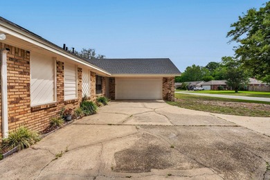 Spacious 3-bedroom, 2-bath home with over 2,000 sq ft in a - photo 3