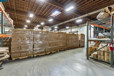 Price improvement! Prime location! This industrial warehouse - photo 25
