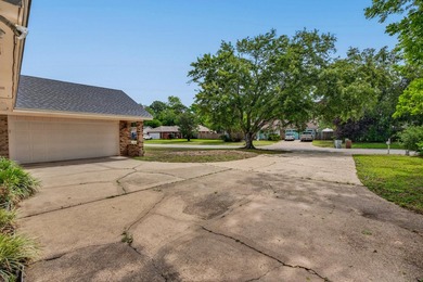 Spacious 3-bedroom, 2-bath home with over 2,000 sq ft in a - photo 5