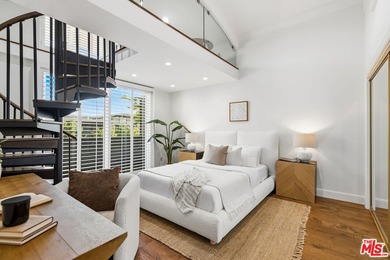 Stunningly renovated townhome overlooking a beautifully - photo 28