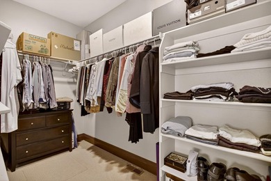Welcome to this beautifully maintained 3-bedroom, 3-bathroom - photo 28