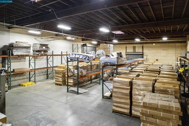 Price improvement! Prime location! This industrial warehouse - photo 30
