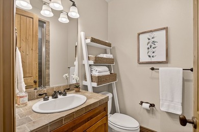Welcome to this beautifully maintained 3-bedroom, 3-bathroom - photo 31