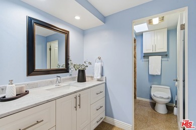 Stunningly renovated townhome overlooking a beautifully - photo 35