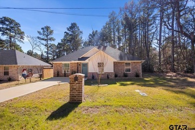 Welcome to this well-maintained 3 bedroom, 2 bath home located - photo 2
