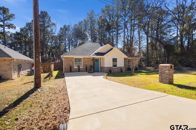 Welcome to this well-maintained 3 bedroom, 2 bath home located - photo 3