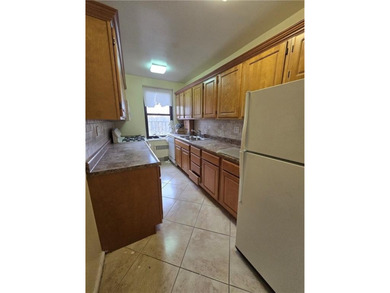 This one-bedroom Midwood coop apartment located in an elevator - photo 3