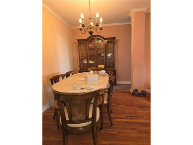 This one-bedroom Midwood coop apartment located in an elevator - photo 5