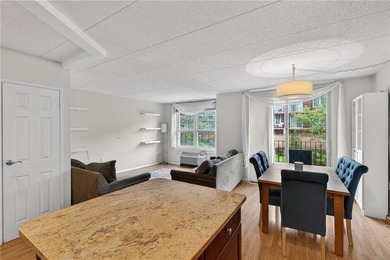 Perfectly positioned on coveted Shore Road, this exceptional - photo 9