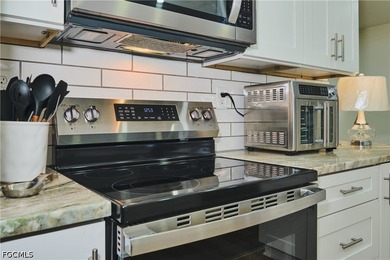 Welcome to this absolutely beautiful 4 bedroom, 3 1/2 bathroom - photo 11