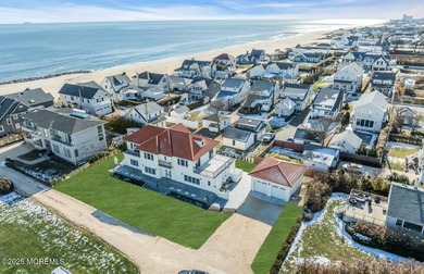 THIS HOME CAN ACCOMMODATE A POOL! This first-time-offered custom - photo 1