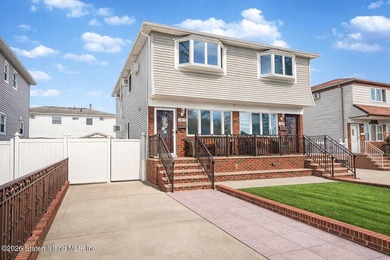 This meticulously maintained semi-attached home is ready to - photo 1