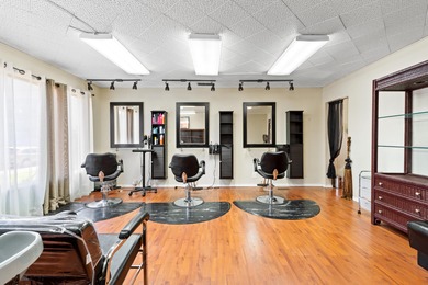 Very nice standalone commercial building near downtown Medford