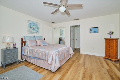 Welcome to this absolutely beautiful 4 bedroom, 3 1/2 bathroom - photo 13