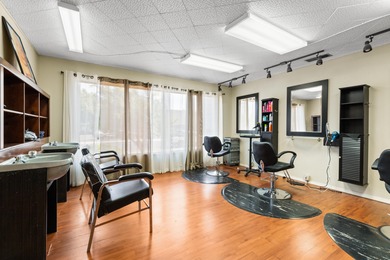 Very nice standalone commercial building near downtown Medford