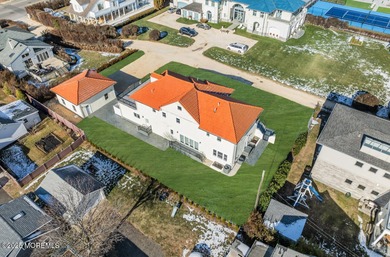 THIS HOME CAN ACCOMMODATE A POOL! This first-time-offered custom - photo 4