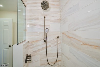 Welcome to this absolutely beautiful 4 bedroom, 3 1/2 bathroom - photo 16