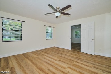 Welcome to this absolutely beautiful 4 bedroom, 3 1/2 bathroom - photo 17