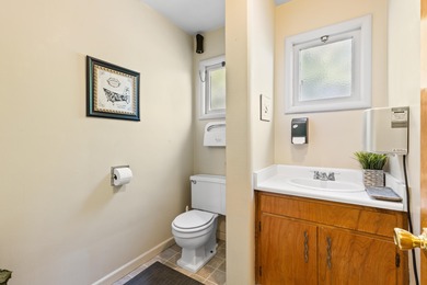 Very nice standalone commercial building near downtown Medford