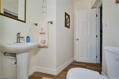 Welcome to this absolutely beautiful 4 bedroom, 3 1/2 bathroom - photo 23