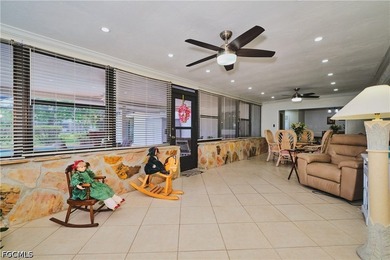 Welcome to this absolutely beautiful 4 bedroom, 3 1/2 bathroom - photo 28